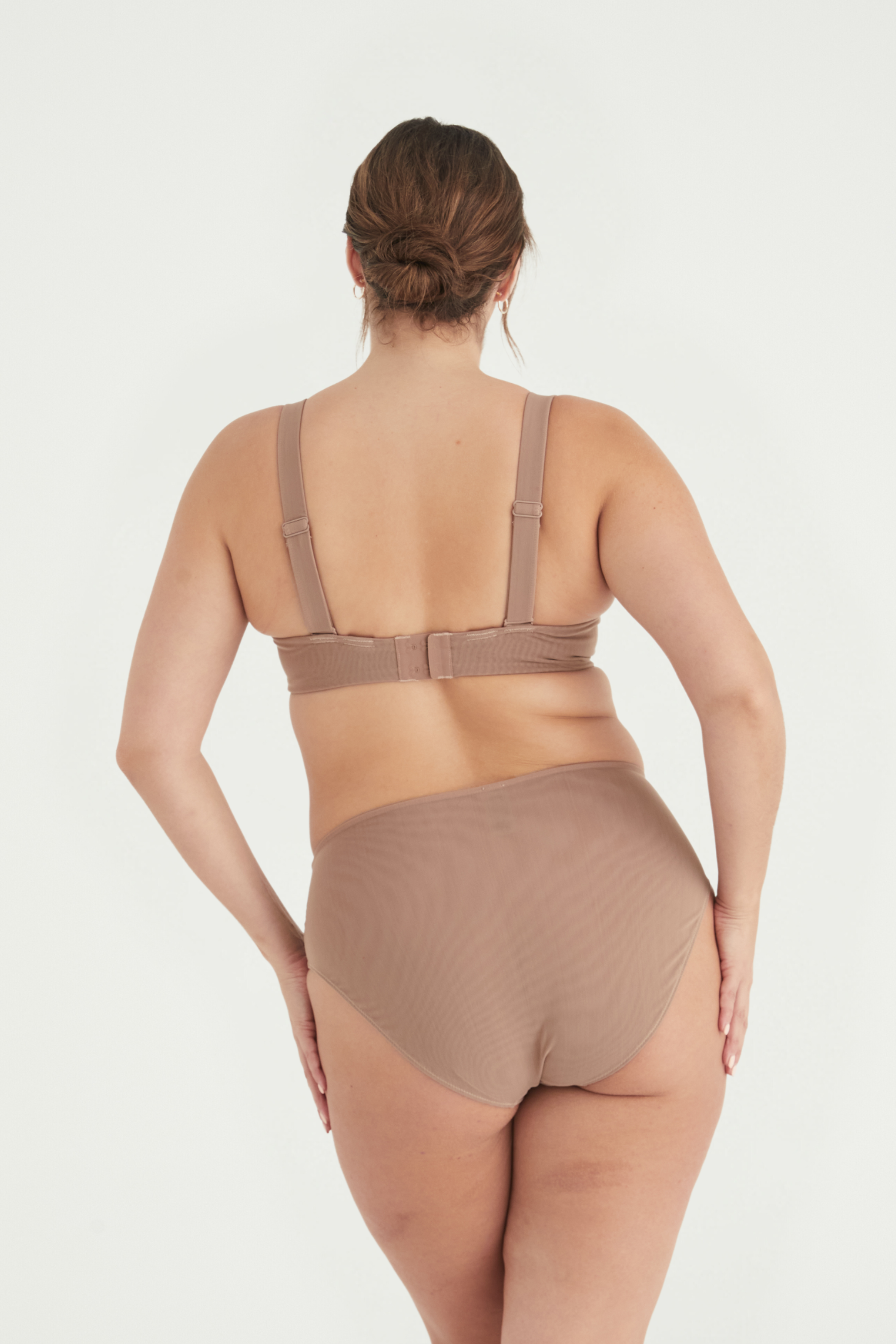 BUSTY BASICS PLUNGE BRA - TOFFEE