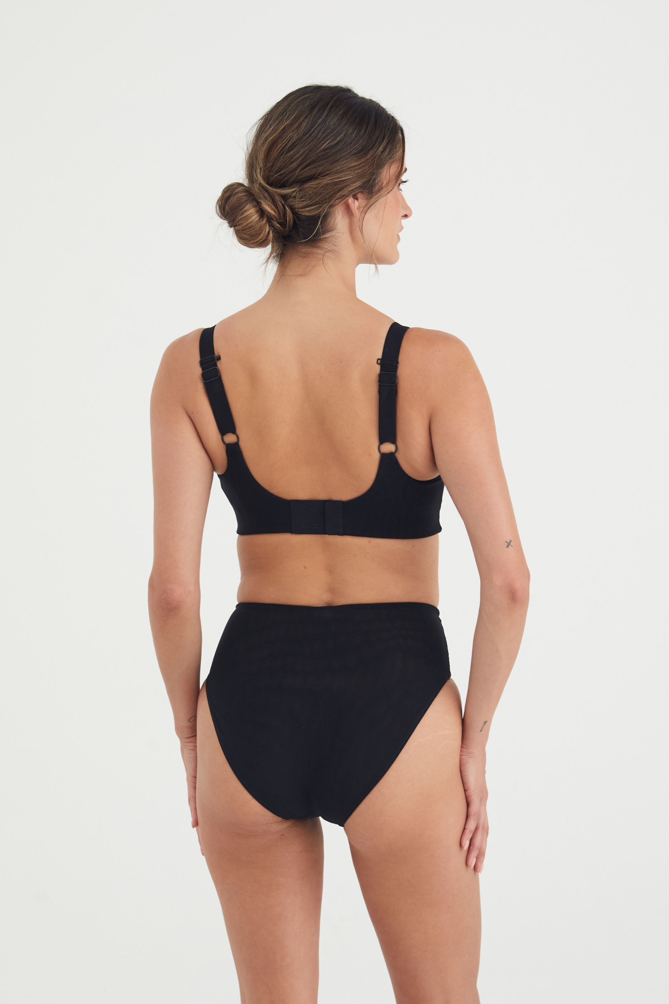 BUSTY BASICS CROP