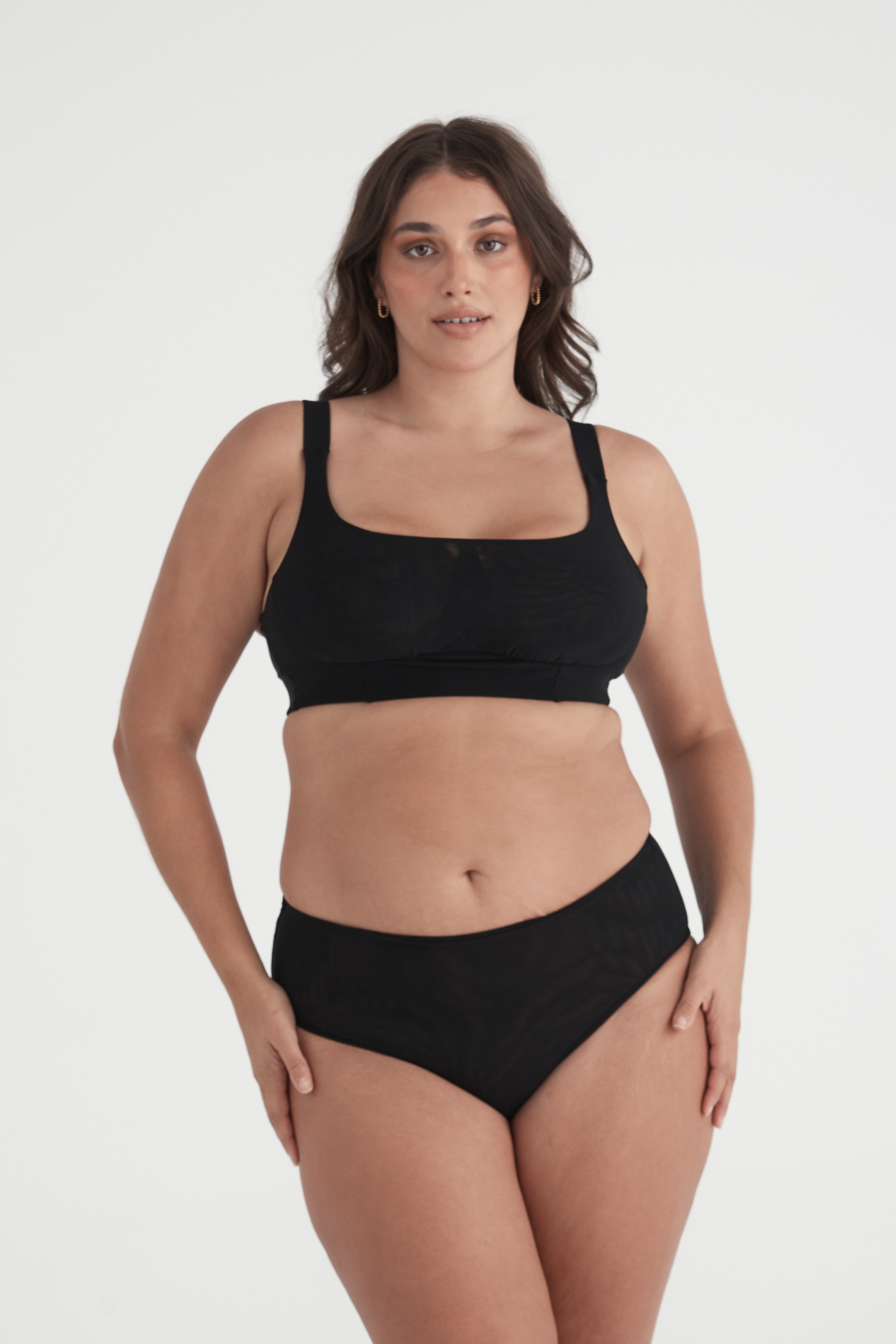 BUSTY BASICS CROP - BLACK