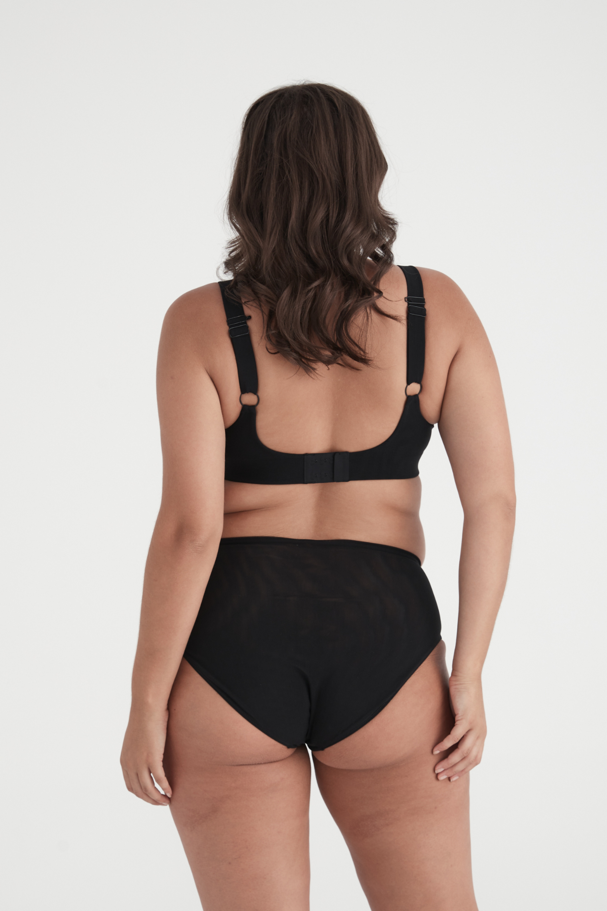 BUSTY BASICS CROP - BLACK