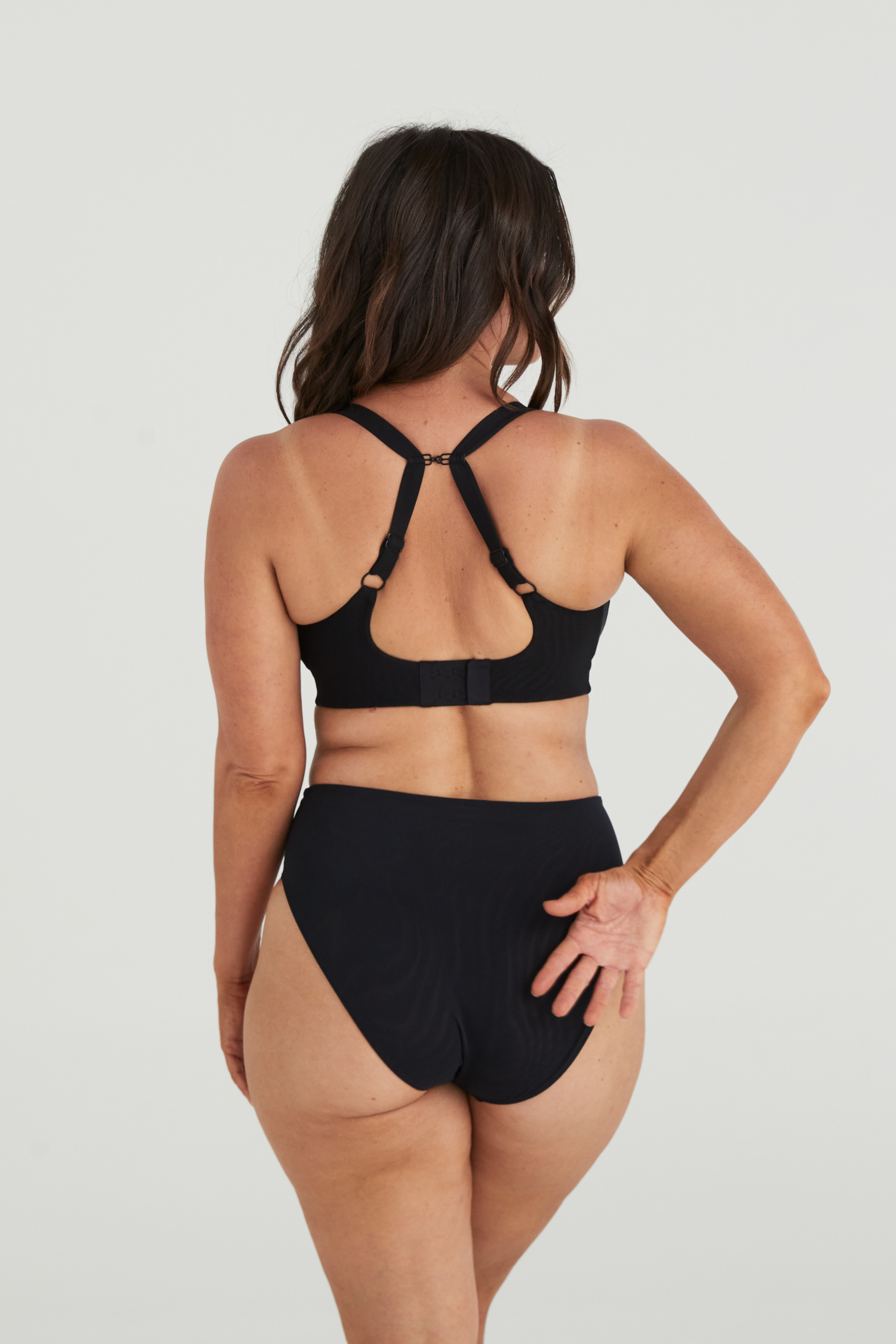 BUSTY BASICS CROP - BLACK