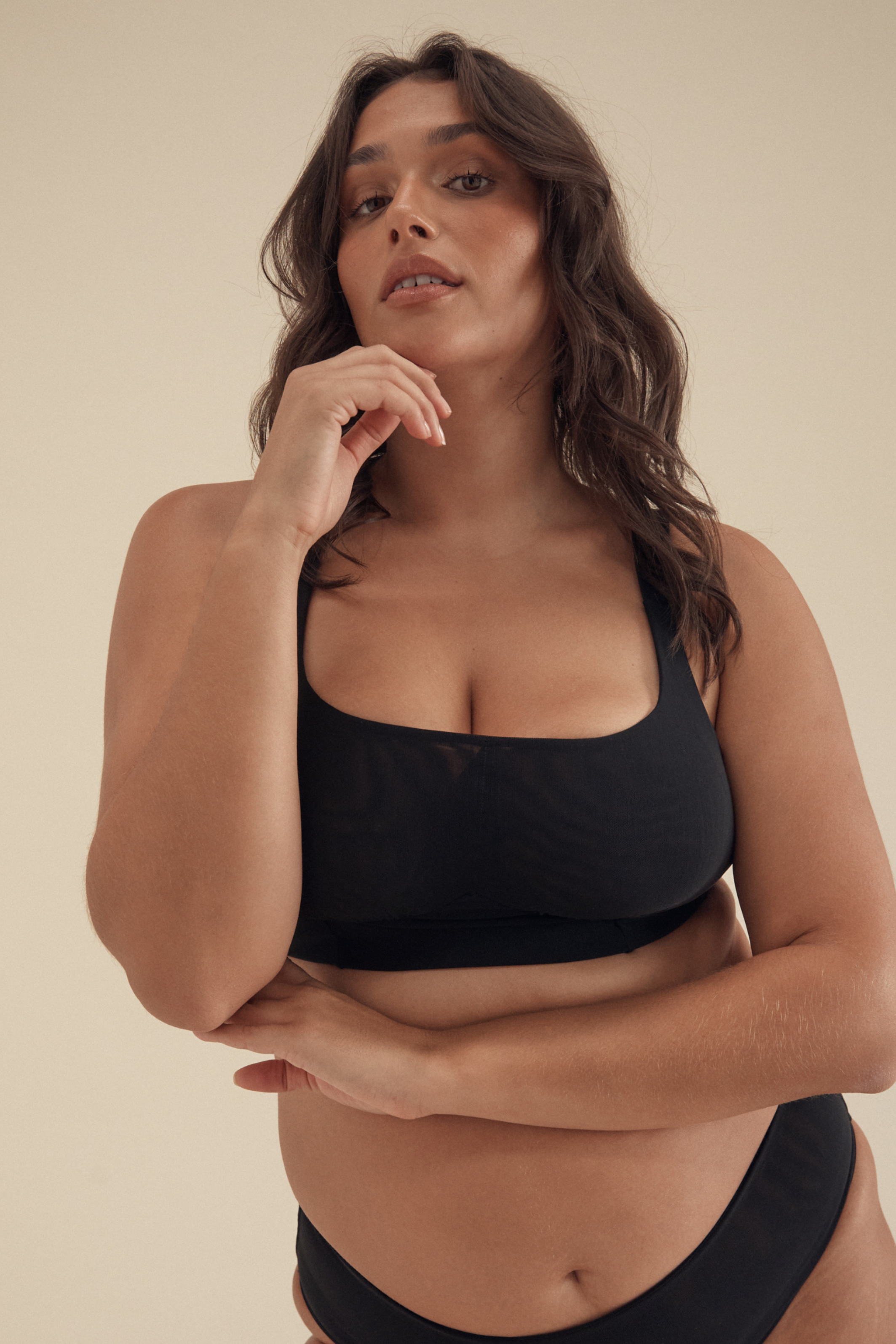 BUSTY BASICS CROP - BLACK