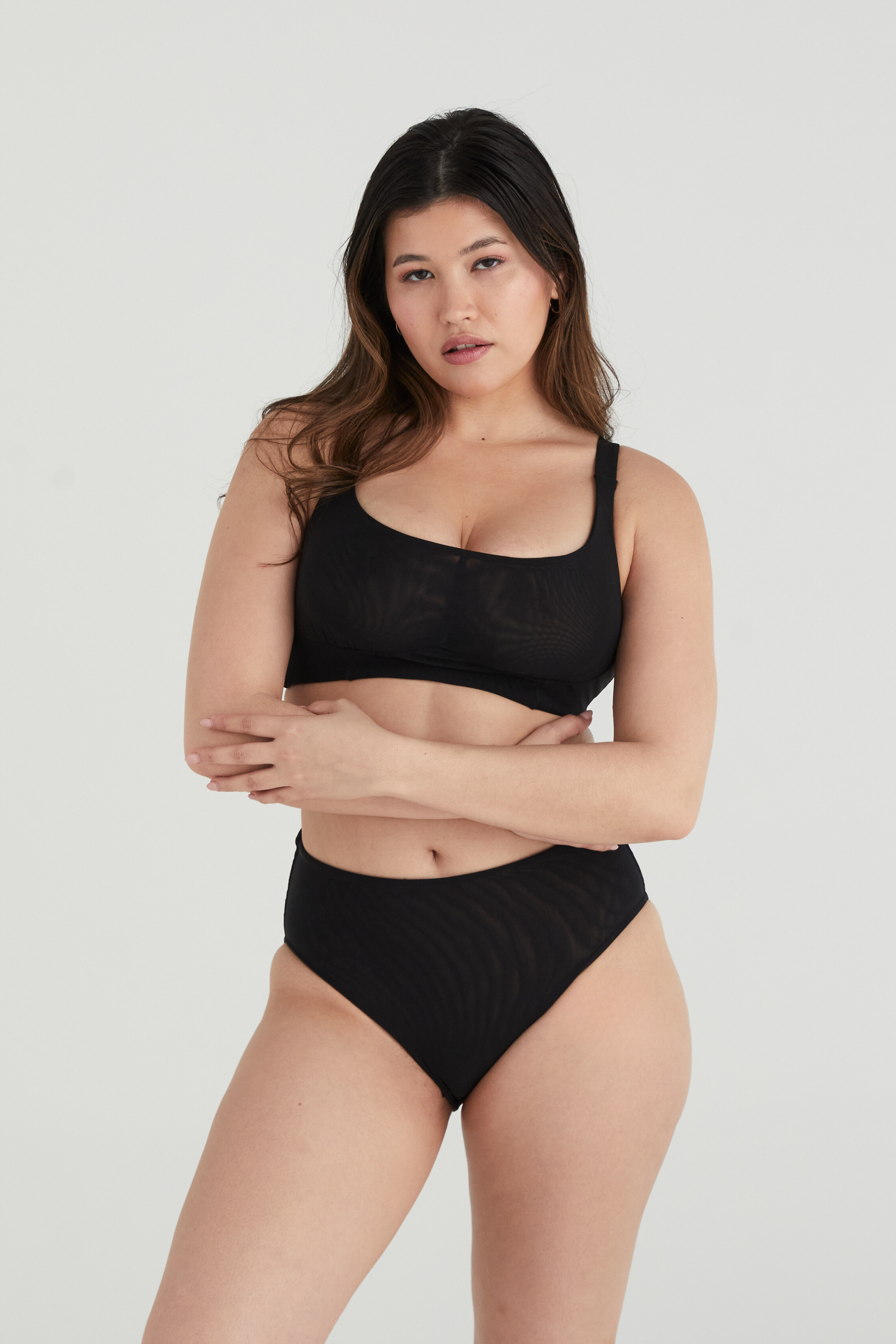 BUSTY BASICS CROP - BLACK