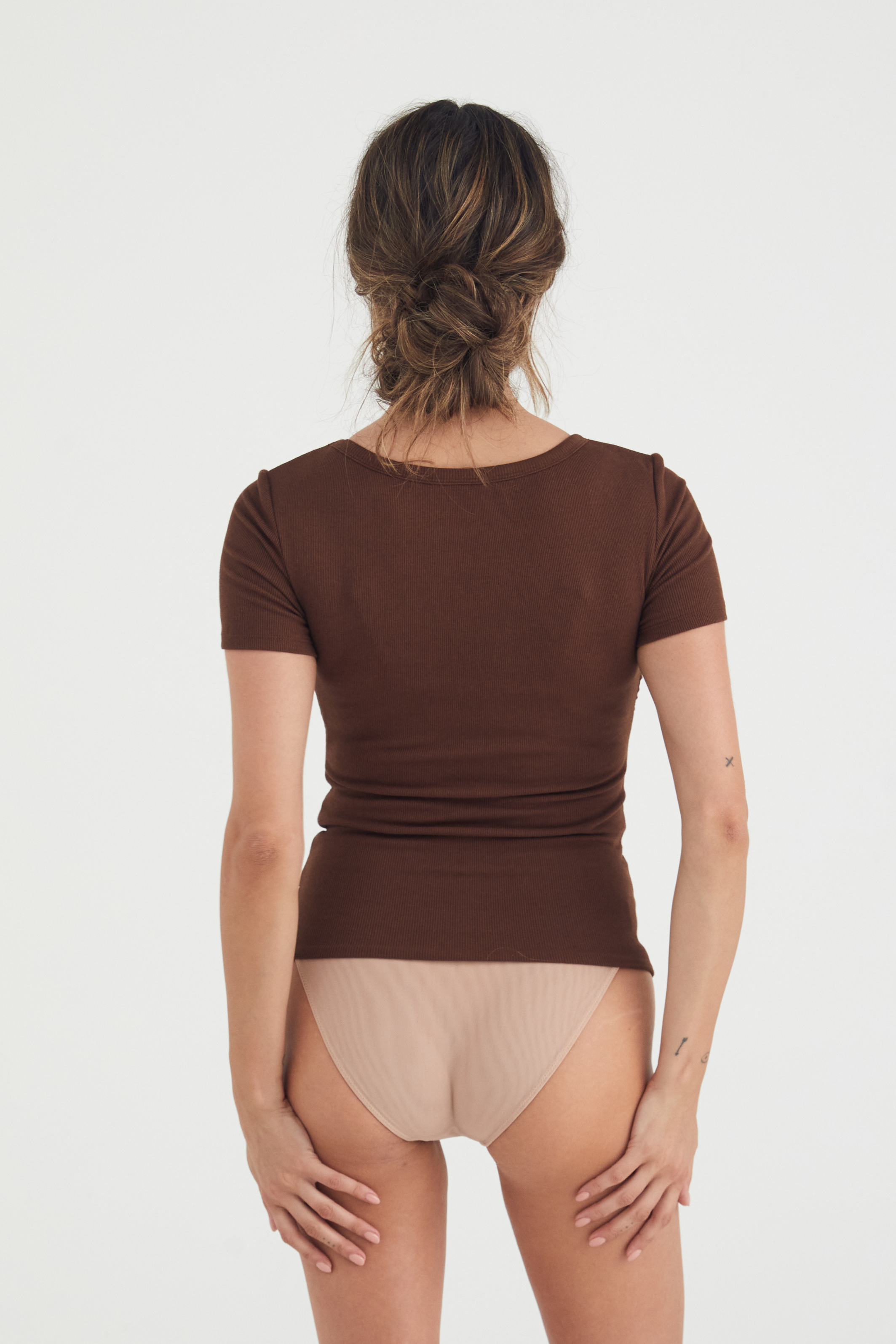 Busty Basics - Crew Neck T-shirt - CHOCOLATE