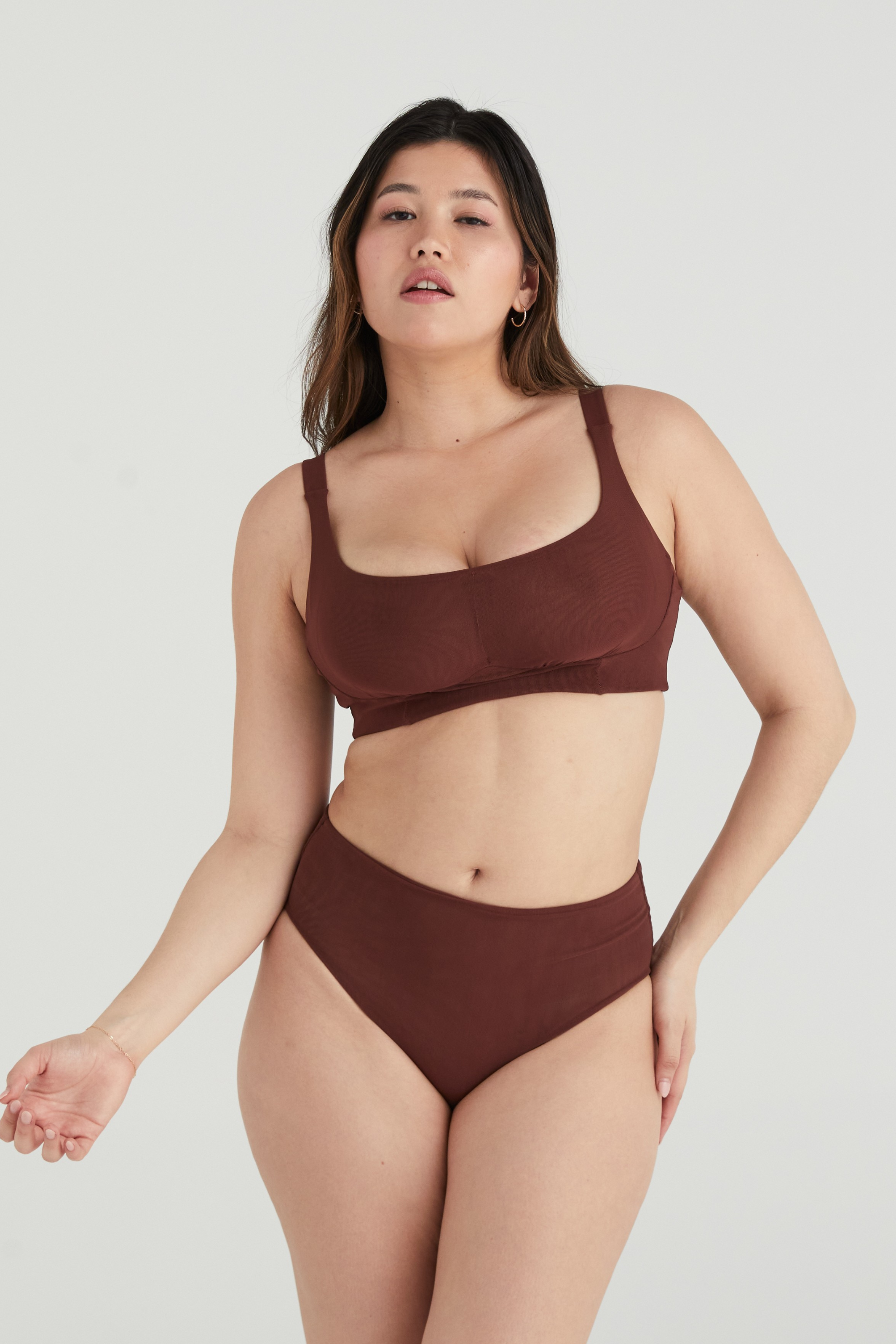 BUSTY BASICS CROP - CLOVE