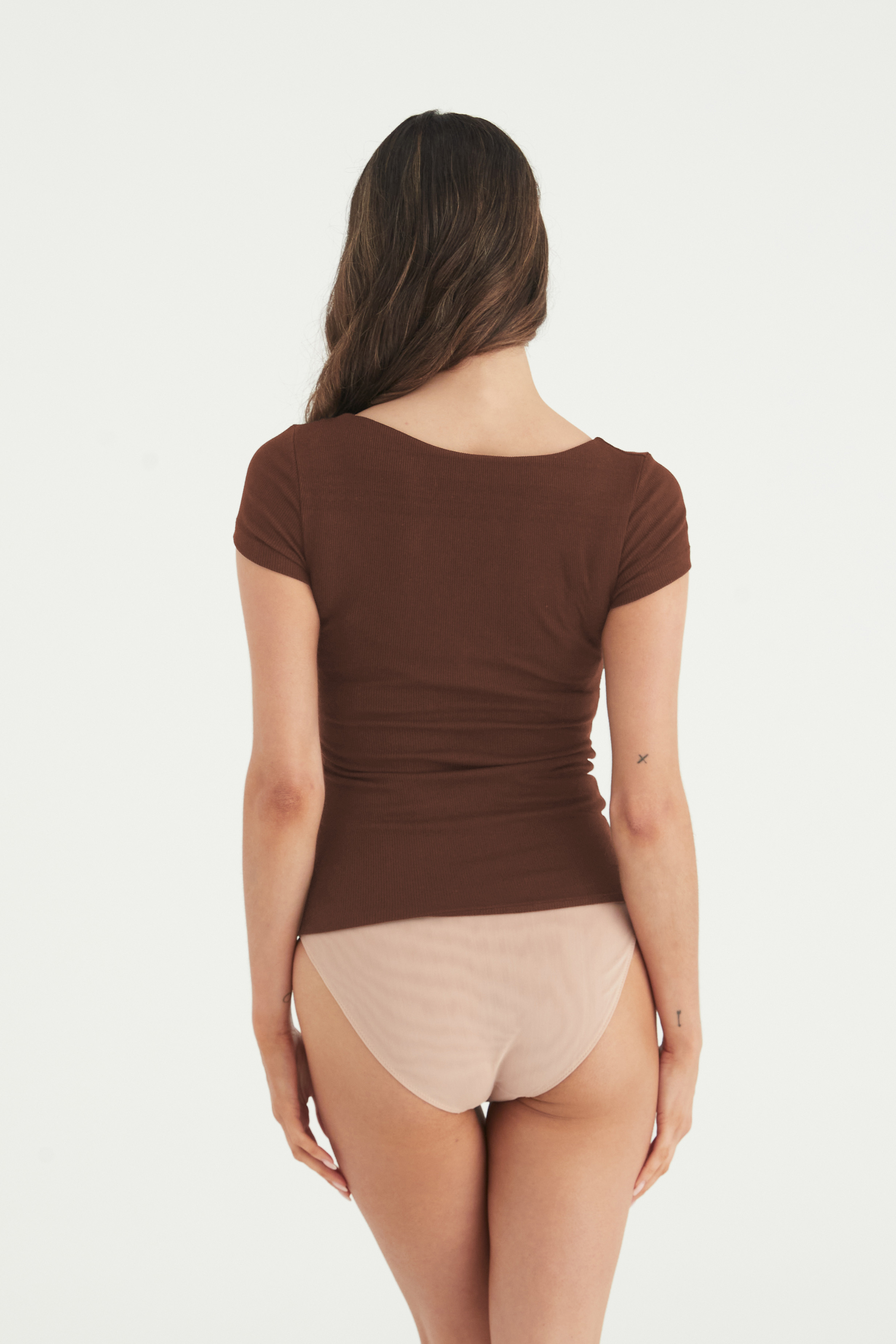 Busty Basics - T-shirt - CHOCOLATE