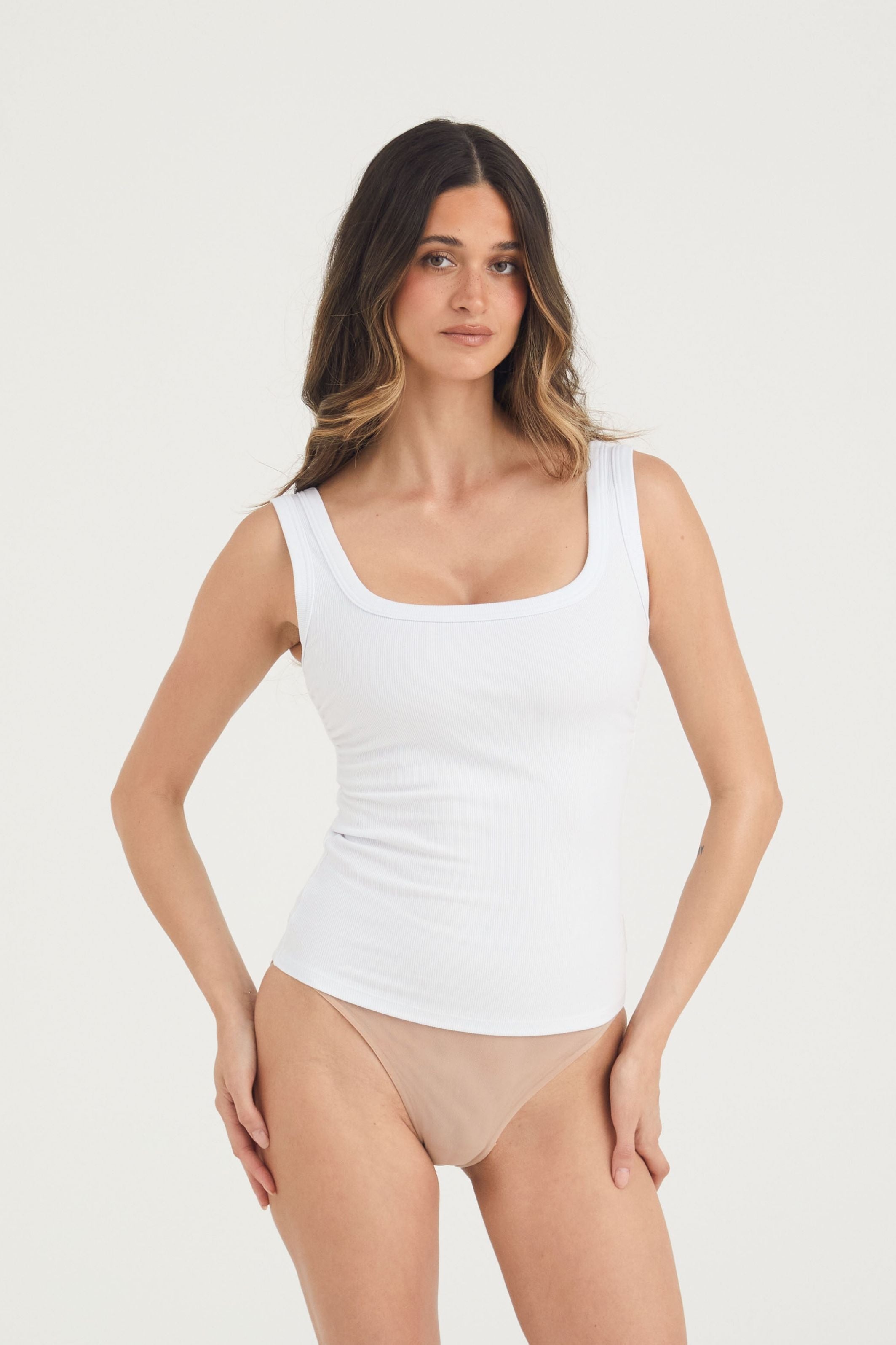 Busty Basics - Scoop Tank - Single Layer - White